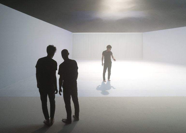Cinq-apparitions-Vincent-Dupont-Photo-01-copyright-Marc-Domage