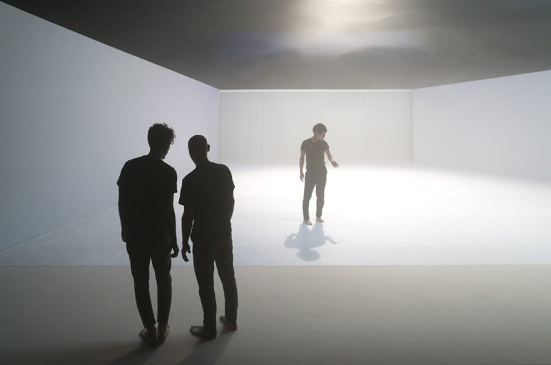 Cinq-apparitions-Vincent-Dupont-Photo-01-copyright-Marc-Domage